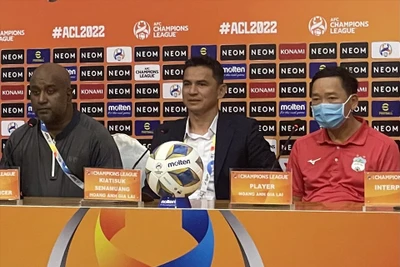 HLV Kiatisak nói gì sau trận thua ở AFC Champions League 2022?