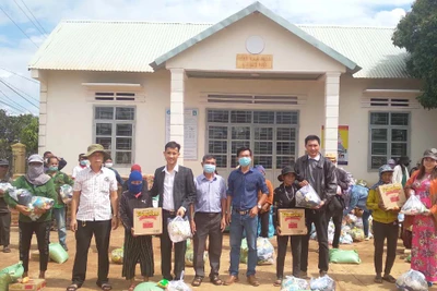 Công ty Eagle Việt Nam trao 600 suất quà cho người nghèo ở huyện Chư Sê