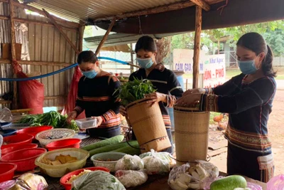 Phụ nữ Chư Păh chung tay "chống rác thải nhựa"