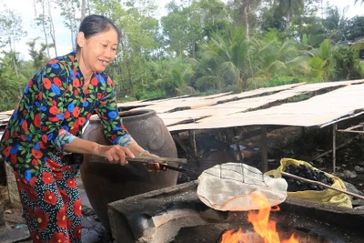 An Giang: Về làng nghề bánh phồng trăm tuổi ở miền Tây nhớ vị Tết xưa