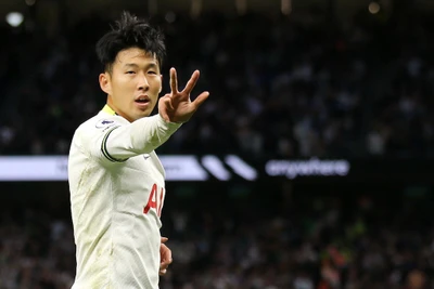 Son Heung-min 'giải cơn hạn' bằng cú hat-trick trong trận mưa bàn thắng