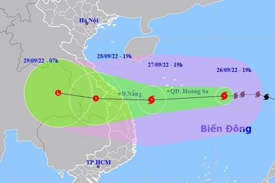 Bão NORU giật trên cấp 17 cách Đà Nẵng-Quảng Ngãi 270 km