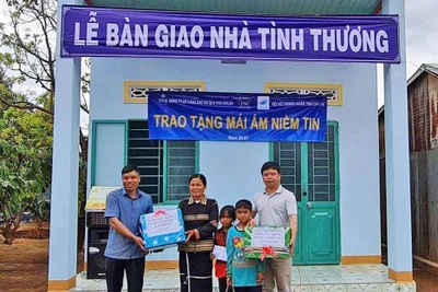 Pleiku: Bàn giao 3 căn nhà tình thương cho hộ nghèo