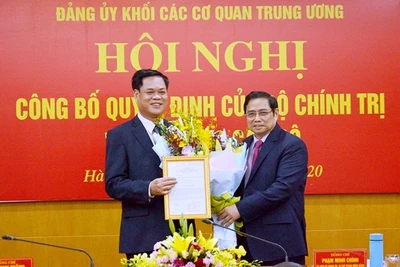 Công bố quyết định của Bộ Chính trị về công tác cán bộ