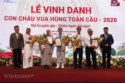 Xúc động chương trình Vinh danh con cháu vua Hùng toàn cầu 2020