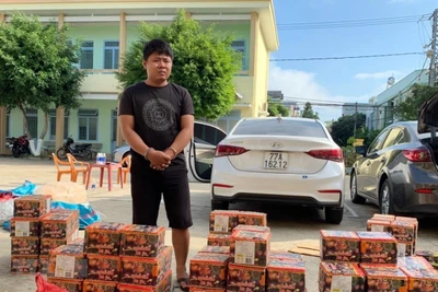 Kon Tum: Bắt giữ 2 ô tô vận chuyển gần 380 kg nghi là pháo