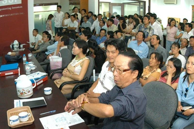 Chuyện chưa kể 20 năm thị trường chứng khoán Việt Nam - Kỳ 2: Những ngày 'ngây thơ, ngây ngất'