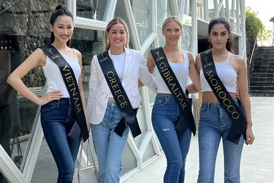 Đoàn Hồng Trang giữa dàn thí sinh dự thi Miss Global 2022