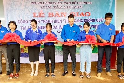 Khánh thành công trình "Thắp sáng đường quê" tại huyện Chư Prông