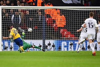 Ngược dòng ngoạn mục, Juventus tiến vào tứ kết Champions League