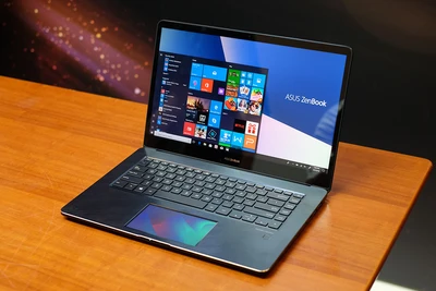 Laptop có touchpad là màn hình cảm ứng 5,5 inch