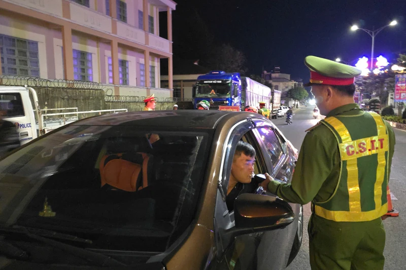 Có 2 tình tiết tăng nặng trở lên thì áp dụng mức tối đa của khung tiền phạt
