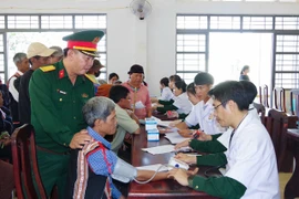 Binh đoàn 15 khám bệnh, cấp thuốc cho hơn 450 lượt người dân xã Ia Pnôn