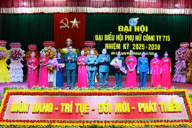 Ban Chấp hành Hội Phụ nữ cơ sở Công ty 715 nhiệm kỳ 2025-2030 ra mắt nhận nhiệm vụ. 
