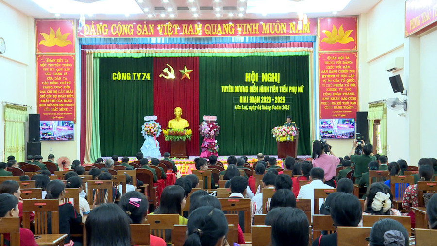 Hơn 200 đại biểu tham dự Hội nghị tuyên dương điển hình tiên tiến trong phong trào phụ nữ giai đoạn 2020-2025 Công ty 74. Ảnh: Huy Toàn. anh-1-hon-200-dai-bieu-tham-du-hoi-nghi-tuyen-duong-dien-hinh-tien-tien-trong-phong-trao-phu-nu-giai-doan-2020-2025-cong-ty-74.jpg
