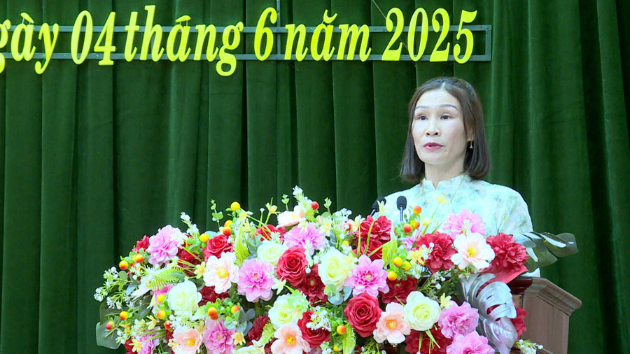 Đồng chí Hồ Thị Hương-Chi hội trưởng Chi hội Phụ nữ Đội 6, Công ty 74, đại diện cho các hội viên phụ nữ ưu tú phát biểu. Ảnh: Huy Toàn anh-3-dong-chi-ho-thi-huong-chi-hoi-truong-chi-hoi-phu-nu-doi-6-cong-ty-74-dai-dien-cho-cac-hoi-vien-uu-tu-phat-bieu.jpg
