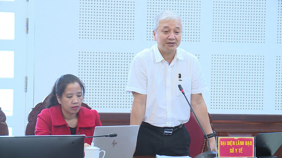 Giám đốc Sở Y tế Lê Quang Hùng phát biểu tại cuộc họp. Ảnh: Minh Trung ong-hung.jpg