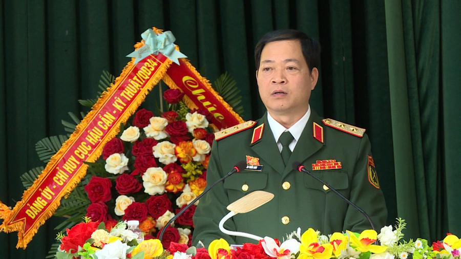 Lieutenant General Dao Tuan Anh, Commander of the 34th Army Corps, delivered a speech at the ceremony. Photo: Minh Trung Trung tướng Đào Tuấn Anh-Tư lệnh Quân đoàn 34 phát biểu tại buổi lễ. Ảnh: Minh Trung