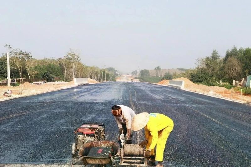 Thủ tướng chỉ đạo hỗ trợ người lao động làm việc trên công trường dịp Tết