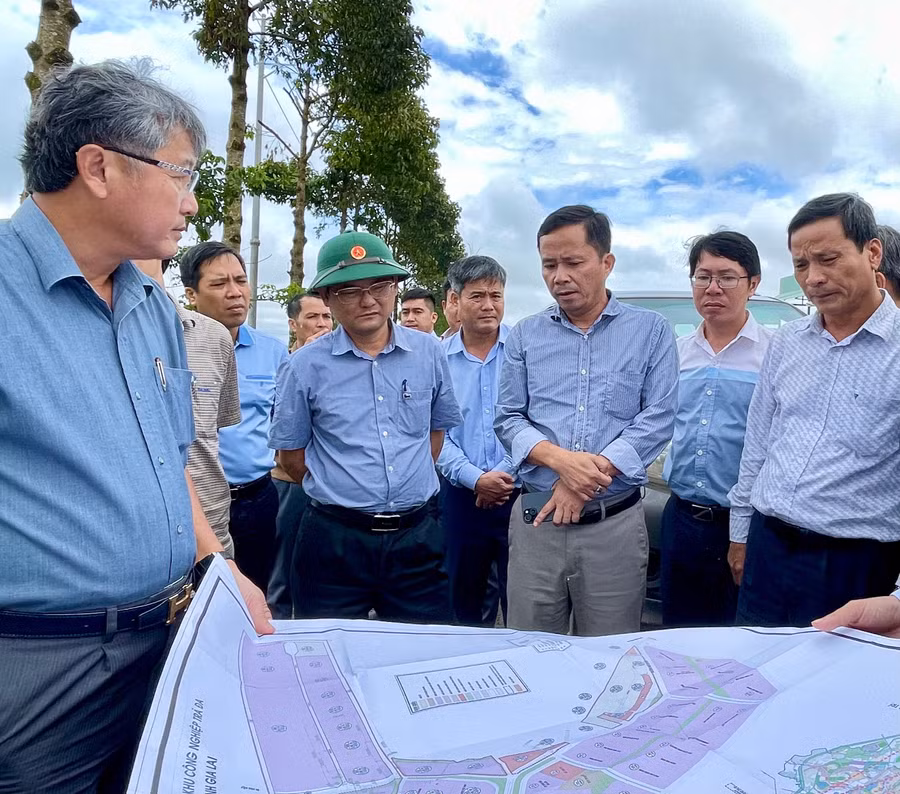 pho-chu-tich-ubnd-tinh-nguyen-tu-cong-hoang-kiem-tra-thuc-te-tai-khu-cong-nghiep-tra-da-anh-vu-thao.jpg