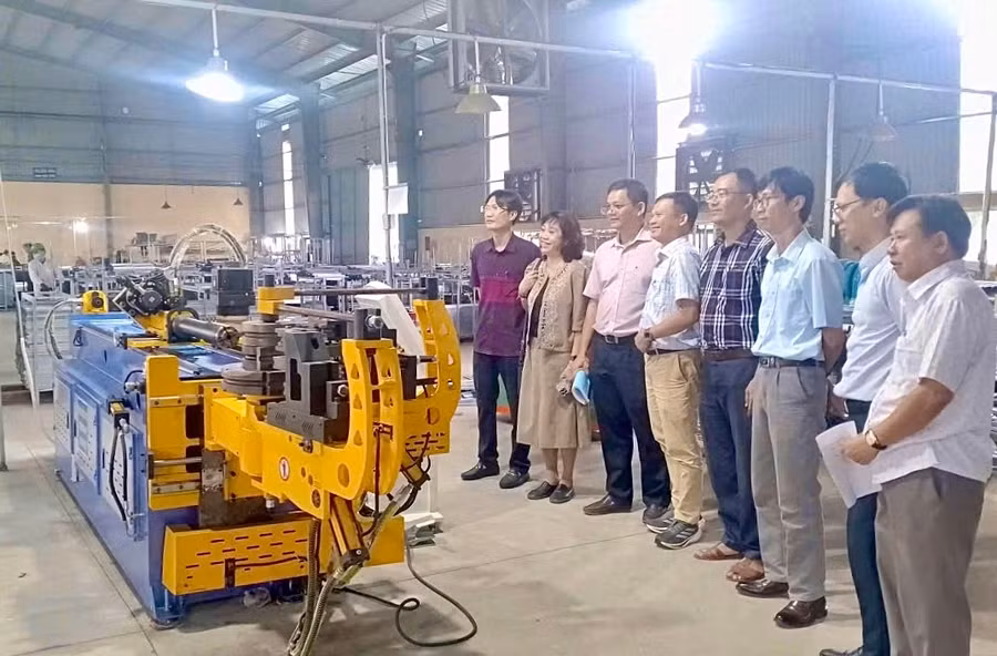 day-chuyen-may-moc-cua-cong-ty-tnhh-san-xuat-thuong-mai-xuat-nhap-khau-mvc-furniture.jpg