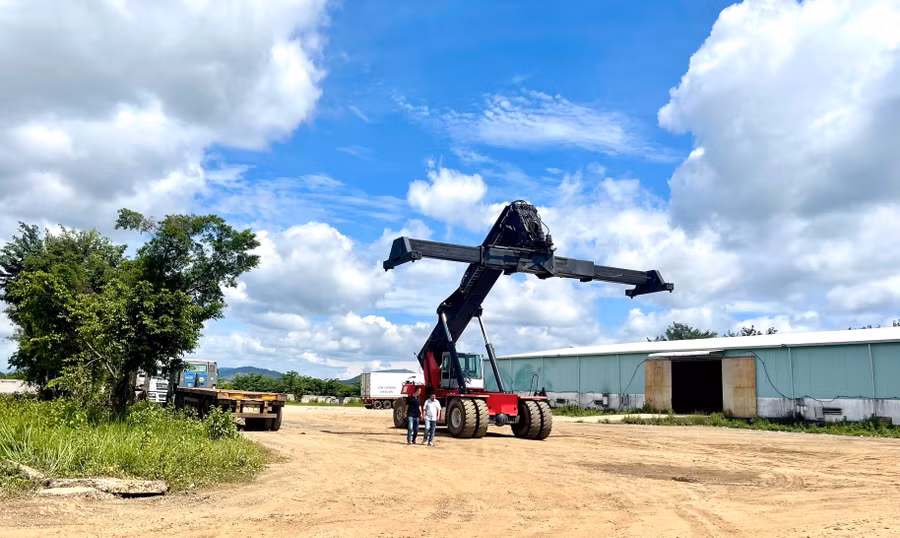 cac-dich-vu-van-tai-kho-bai-tai-khu-kinh-te-cua-khau-quoc-te-le-thanh-co-quy-mo-nho-le-anh-vt-3816-4803.jpg