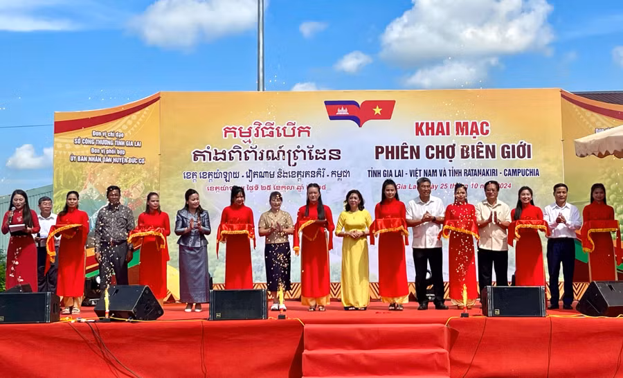 cac-dai-bieu-cat-bang-khai-mac-6105-3874.jpg