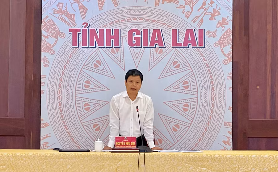pho-chu-tich-ubnd-tinh-nguyen-huu-que-chu-tri-hoi-nghi.jpg