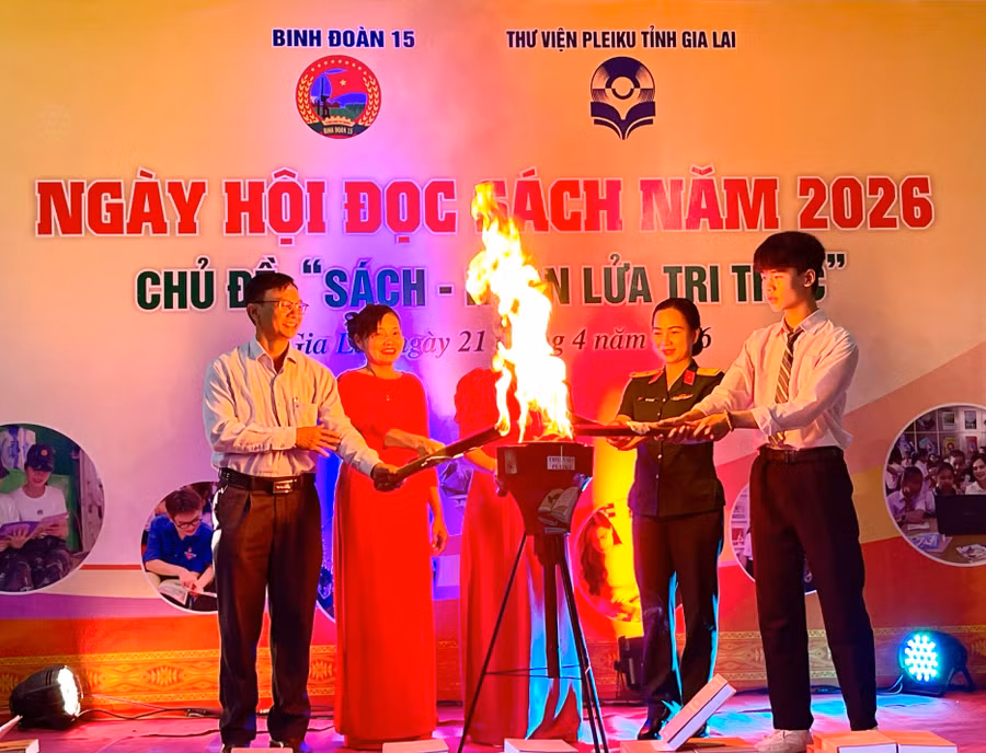 nghi-thuc-thap-lua-tri-thuc-duoc-to-chuc-trang-trong-lan-toa-thong-diep-de-cao-van-hoa-doc-va-khoi-day-tinh-than-hoc-tap-trong-cong-dong-anh-vu-thao.jpg