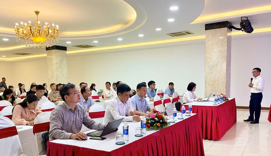 tap-huan-cong-tac-phat-trien-hang-xuat-khau-thuong-mai-bien-gioi-anh-vu-thao.jpg