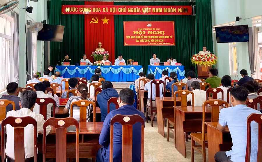 quang-canh-hoi-nghi-tiep-xuc-giua-cu-tri-voi-nhung-nguoi-ung-cu-dbqh-khoa-xvi-tai-cac-xa-ia-krai-ia-hrung-ia-grai-anh-vu-thao.jpg