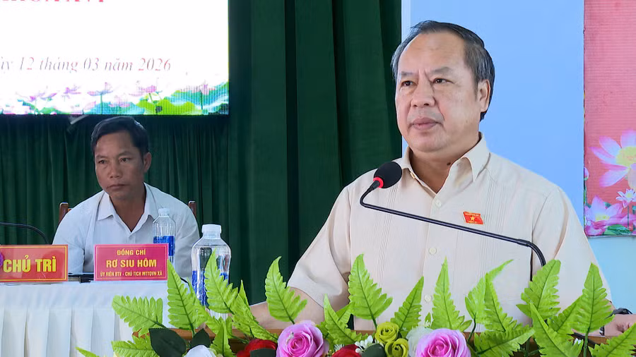 pho-bi-thu-tinh-uy-truong-doan-doan-dai-bieu-quoc-hoi-tinh-gia-lai-chau-ngoc-tuan-trao-doi-lam-ro-them-mot-so-van-de-duoc-nhieu-cu-tri-quan-tam-anh-mha.jpg