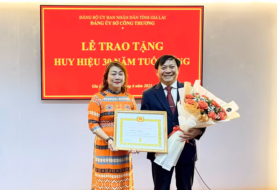 trao-huy-hieu.jpg