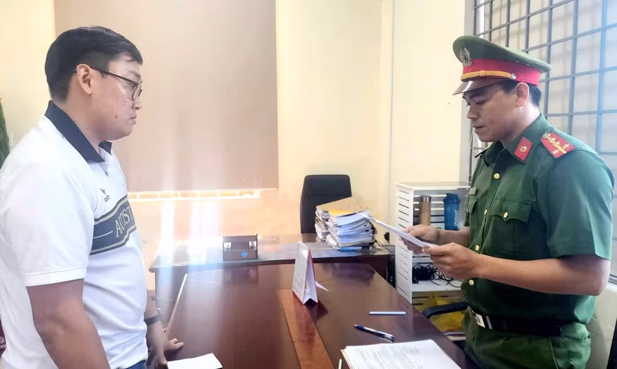 dieu-tra-vien-phong-cskt-doc-lenh-khoi-to-vu-an-khoi-to-bi-can-doi-voi-nguyen-hoang-vu-ve-hanh-vi-san-xuat-ca-phe-gia-anh-huu-truong.jpg