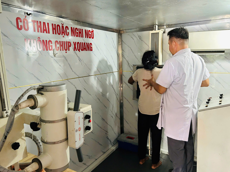 Xe X-quang phục vụ chẩn đoán tại chỗ. Ảnh: ĐVCC gen-h-qh2.jpg
