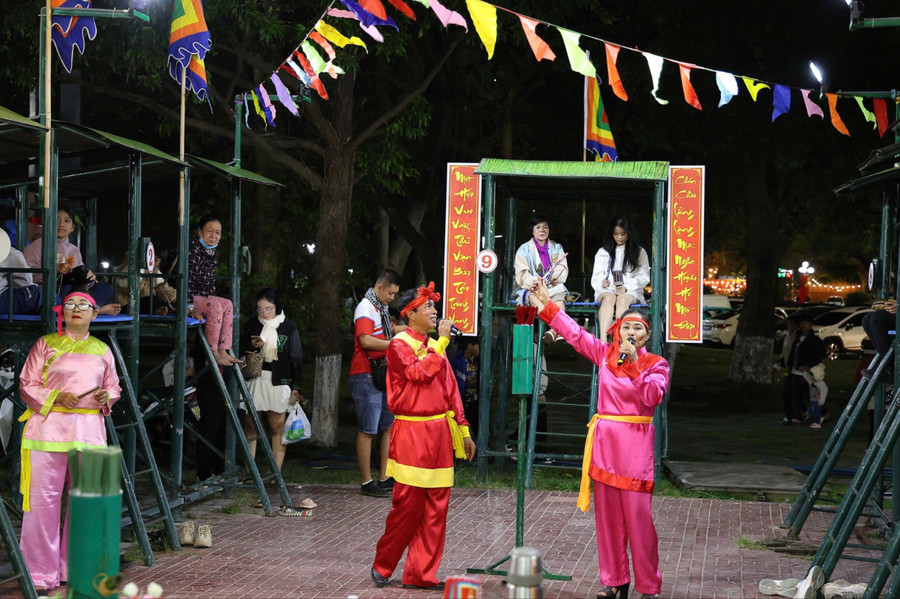 Gia đình chị Điệp - anh Dư cũng thường xuyên góp mặt trong các chương trình cộng đồng. Ảnh: Nguyễn Dũng gia-dinh-bai-choi-7-761.jpg