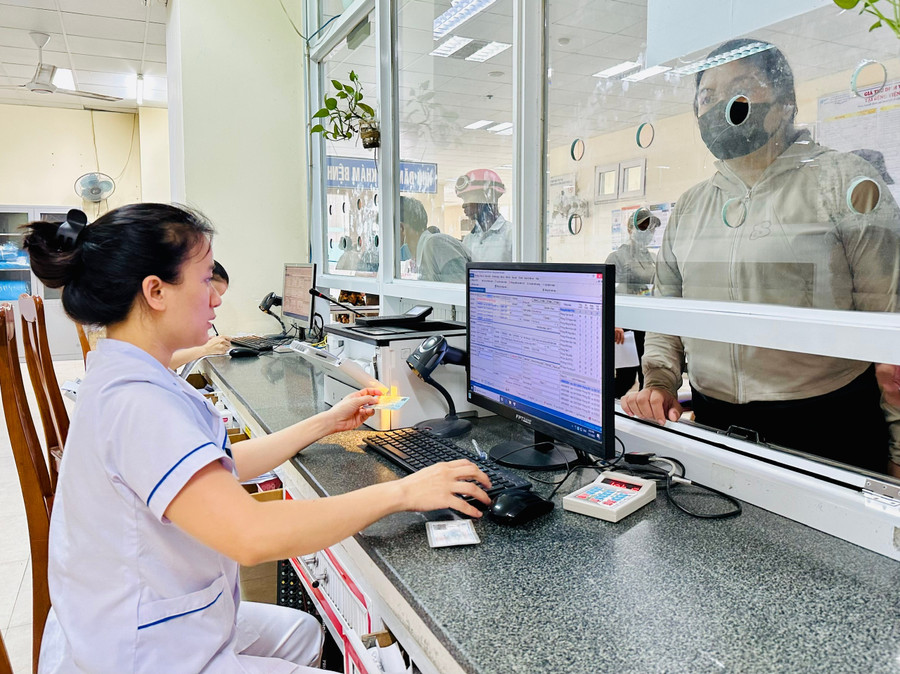 Thủ tục đăng ký khám bệnh đơn giản, thuận tiện tại Bệnh viện Đa khoa Trung tâm tỉnh. Ảnh: Thảo Khuy 1.jpg