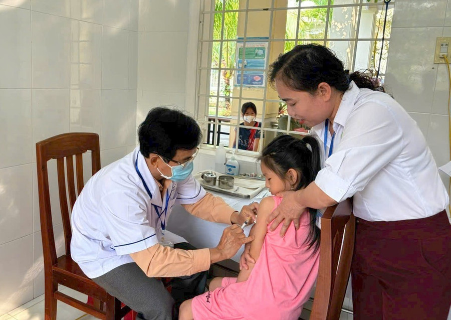 Tăng khả năng tiếp cận dịch vụ tiêm chủng cho người dân tại cơ sở 2 là mục tiêu chính của phòng tiêm. Ảnh: Thảo Khuy gen-h-tiem-soi.jpg