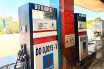 Dầu diesel giảm gần 2.000 đồng/lít trong chiều 8-4