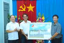 Phó Bí thư Thường trực Tỉnh ủy Rah Lan Chung dự sinh hoạt chi bộ Tổ dân phố 1, phường Quy Nhơn