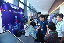 Các gian hàng giới thiệu giải pháp AI bên lề Diễn đàn Trí tuệ nhân tạo Việt Nam-AI360 2025 diễn ra ngày 9-10. Ảnh: NDO