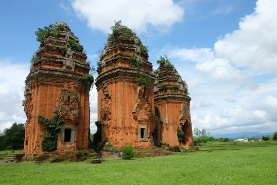 Di tích quốc gia đặc biệt tháp Dương Long. Ảnh: Ngọc Nhuận