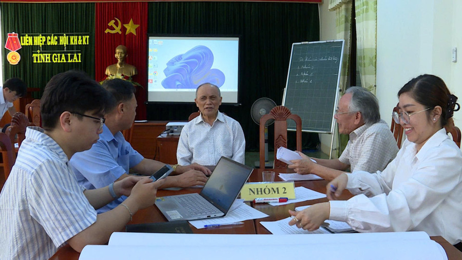 Quang cảnh buổi Sinh hoạt chuyên đề học tập và làm theo tư tưởng, đạo đức, phong cách Hồ Chí Minh năm 2025. Ảnh: Duy Linh tri-thuc-5.jpg