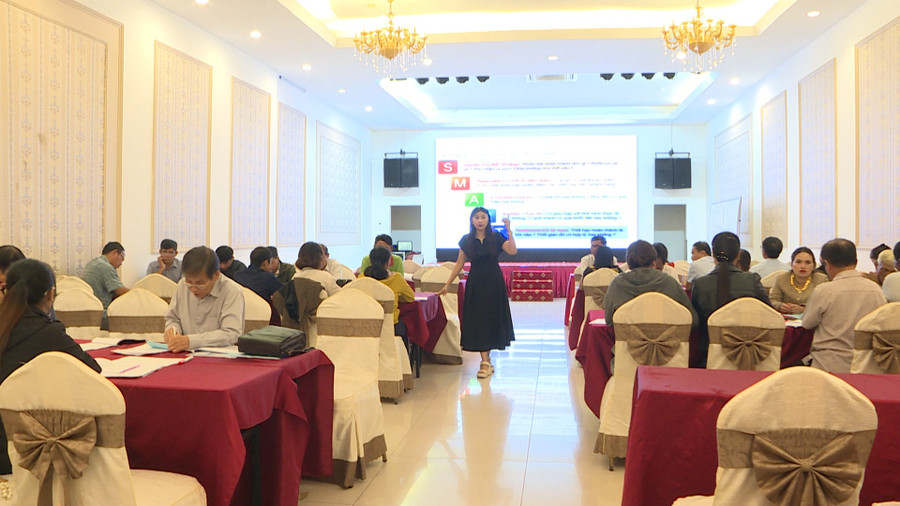 Quang cảnh lớp tập huấn Quản trị chiến lược và nâng cao năng lực lãnh đạo HTX. Ảnh: Ksor Tuối 1.jpg