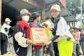 Trao hơn 400 phần quà cho người dân và học sinh khó khăn tại xã Đăk Sơ Mei