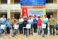 Trao hơn 400 phần quà cho học sinh khó khăn ở xã Biển Hồ