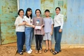 Gia Lai: Trao tiền hỗ trợ học sinh có hoàn cảnh khó khăn vươn lên học tốt