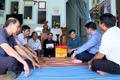 Khối thi đua các cơ quan Đảng tỉnh thăm, tặng quà 5 gia đình chính sách xã Ia Hrung