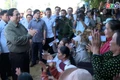 Thủ tướng Chính phủ Phạm Minh Chinh động viên bà con xã Đề Gi đoàn kết để khắc phục hậu quả cơn bão số 13