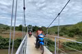Cầu treo nối nhịp bờ vui